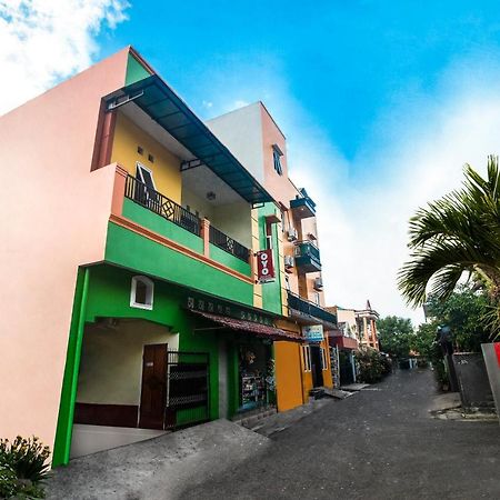 Oyo 2165 Alyah Guest House Syariah Ambon Exterior photo