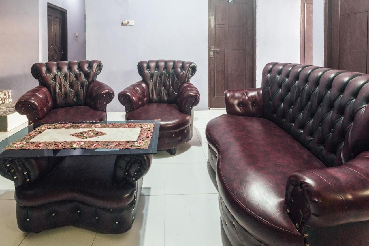 Oyo 2165 Alyah Guest House Syariah Ambon Exterior photo